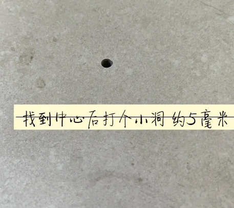 新华瓷砖空鼓维修公司专业解答在瓷砖铺贴过程中，如果砂料搅拌不均匀，将会带来以下问题